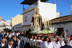 La Virgen de la Paz preside su Rosario Vespertino